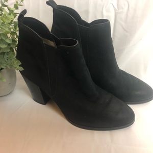Michael Kors suede Heeled slip-in boots. Size 9